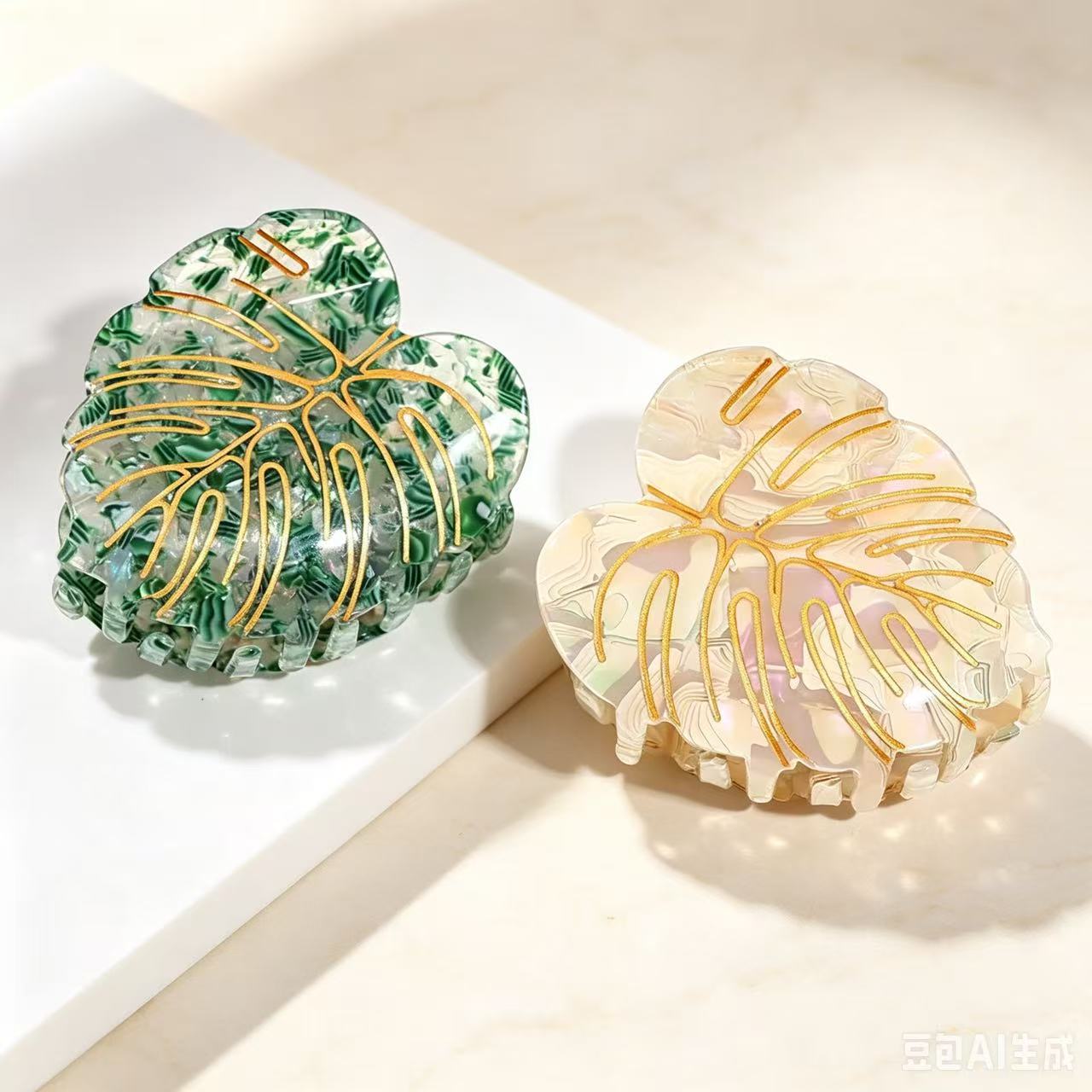 Monstera Leaf Gilded Hair Claw Clip - Aesthetic Tropical Palm Leaf Hair Jaw Clip for Women