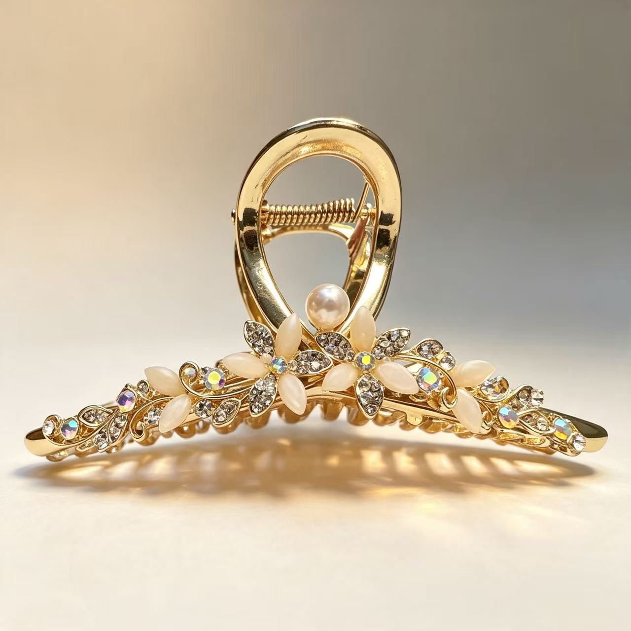 Vintage Pearl Floral Hair Claw Clip – Sparkling Rhinestone & Blossom Metal Hair Catch for Women⁠