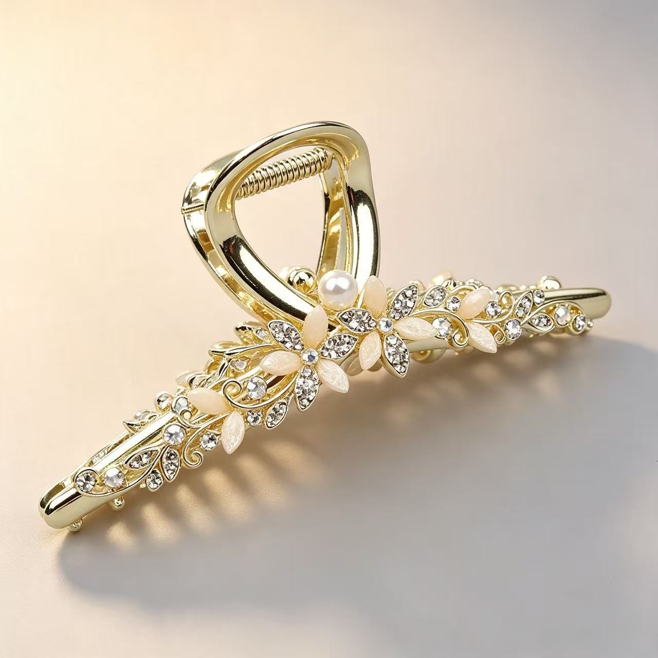 Vintage Pearl Floral Hair Claw Clip – Sparkling Rhinestone & Blossom Metal Hair Catch for Women⁠
